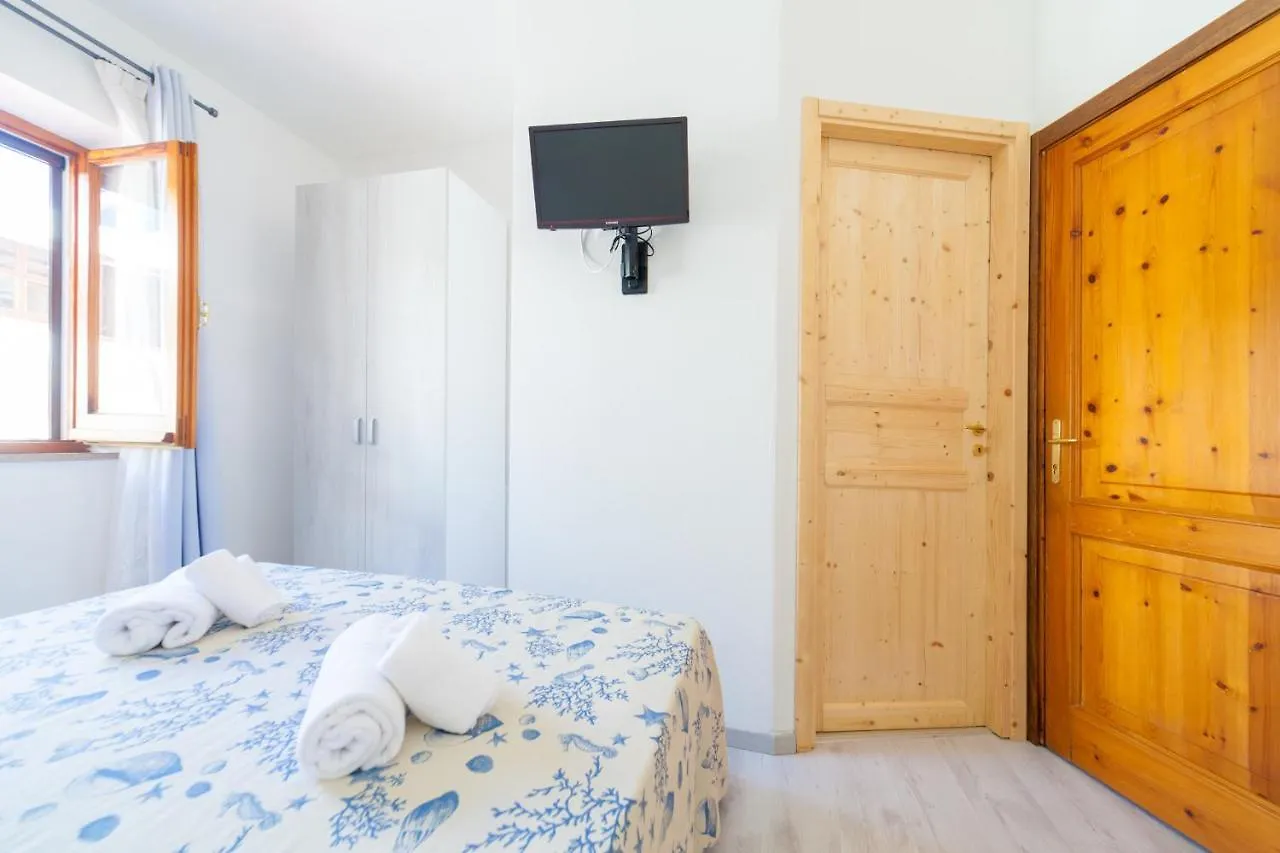 Bed & Breakfast Brezza B&B Golfo Aranci