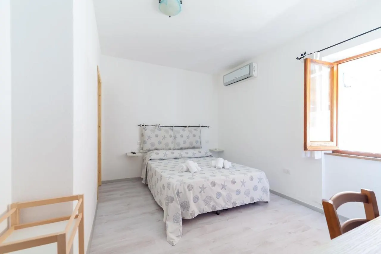 Brezza B&B Golfo Aranci 0*,